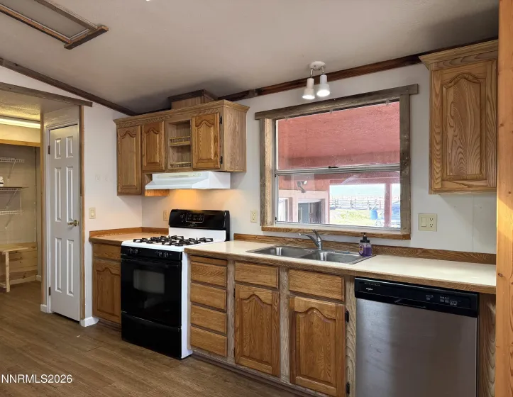 1915 Thomas Jefferson, Battle Mountain, Nevada 89820, 2 Bedrooms Bedrooms, ,2 BathroomsBathrooms,Residential,Residential,Thomas Jefferson,0,260003984