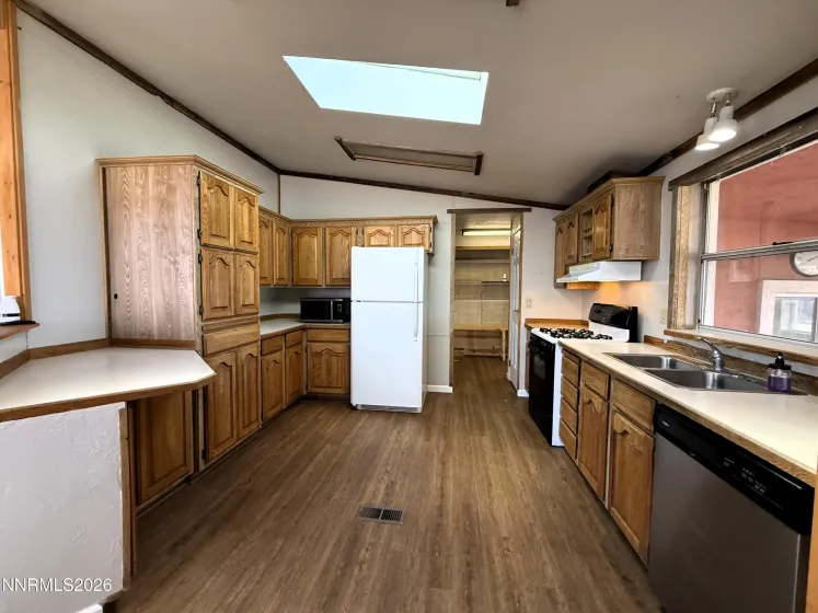 1915 Thomas Jefferson, Battle Mountain, Nevada 89820, 2 Bedrooms Bedrooms, ,2 BathroomsBathrooms,Residential,Residential,Thomas Jefferson,0,260003984
