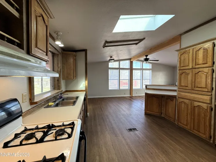 1915 Thomas Jefferson, Battle Mountain, Nevada 89820, 2 Bedrooms Bedrooms, ,2 BathroomsBathrooms,Residential,Residential,Thomas Jefferson,0,260003984