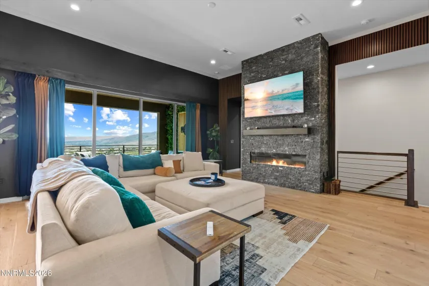 Sliding balcony door