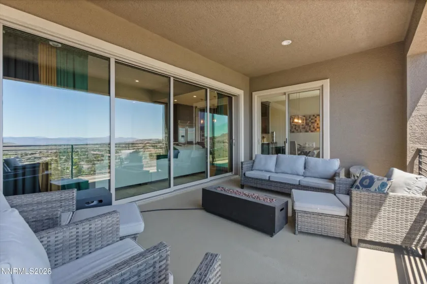Balcony window wall