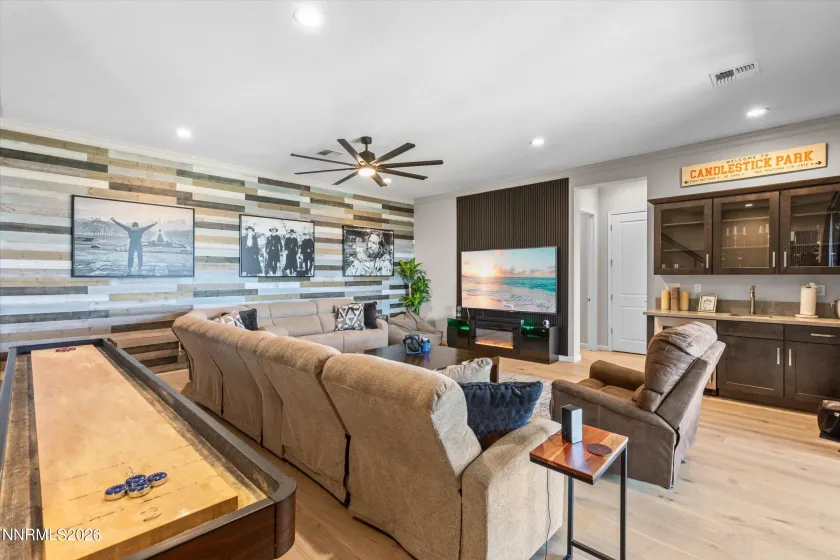 Wet bar lower level