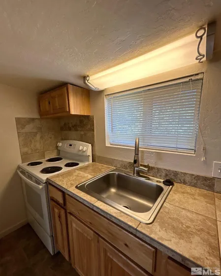 621 1/2 6th, Sparks, Nevada 89431, 1 Bedroom Bedrooms, ,1 BathroomBathrooms,Residential Lease,Manufactured,6th,0,260006541
