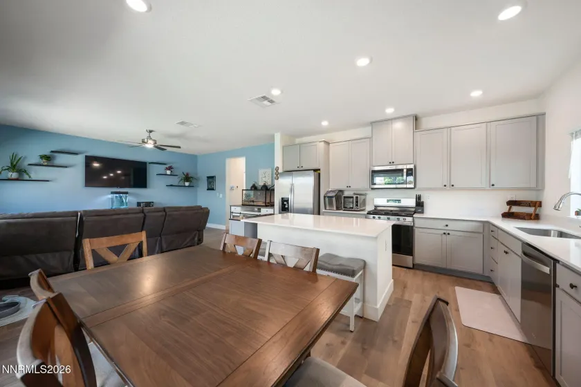 1862 Biotite, Sparks, Nevada 89436, 4 Bedrooms Bedrooms, ,3 BathroomsBathrooms,Residential,Residential,Biotite,0,260006615