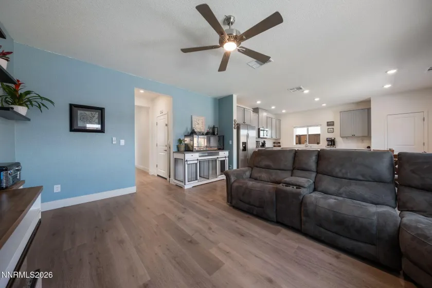 1862 Biotite, Sparks, Nevada 89436, 4 Bedrooms Bedrooms, ,3 BathroomsBathrooms,Residential,Residential,Biotite,0,260006615