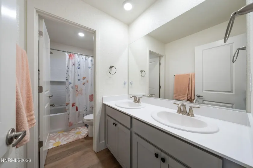 1862 Biotite, Sparks, Nevada 89436, 4 Bedrooms Bedrooms, ,3 BathroomsBathrooms,Residential,Residential,Biotite,0,260006615