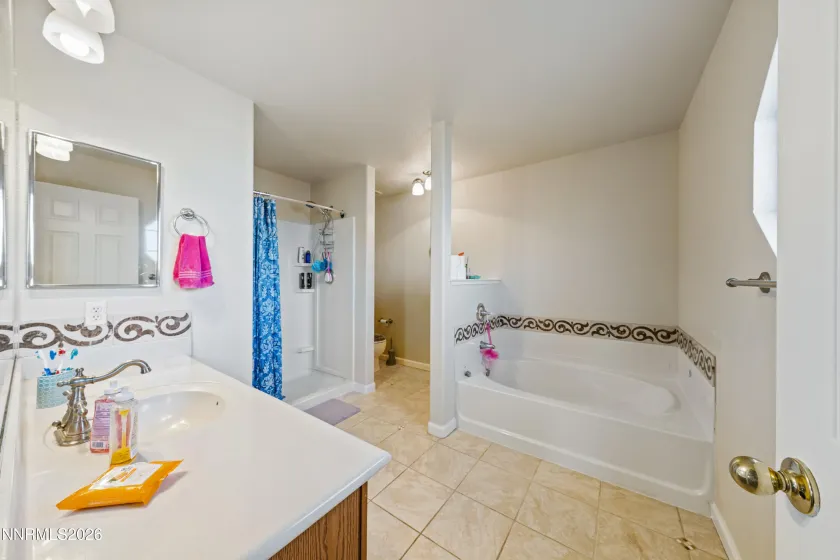18235 Pin Oak, Reno, Nevada 89508, 5 Bedrooms Bedrooms, ,3 BathroomsBathrooms,Residential,Residential,Pin Oak,0,260006675