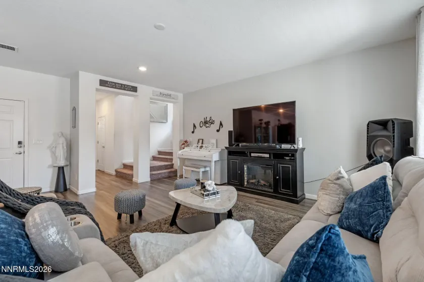 8015 Flint Springs, Sun Valley, Nevada 89433, 4 Bedrooms Bedrooms, ,4 BathroomsBathrooms,Residential,Residential,Flint Springs,0,260006751