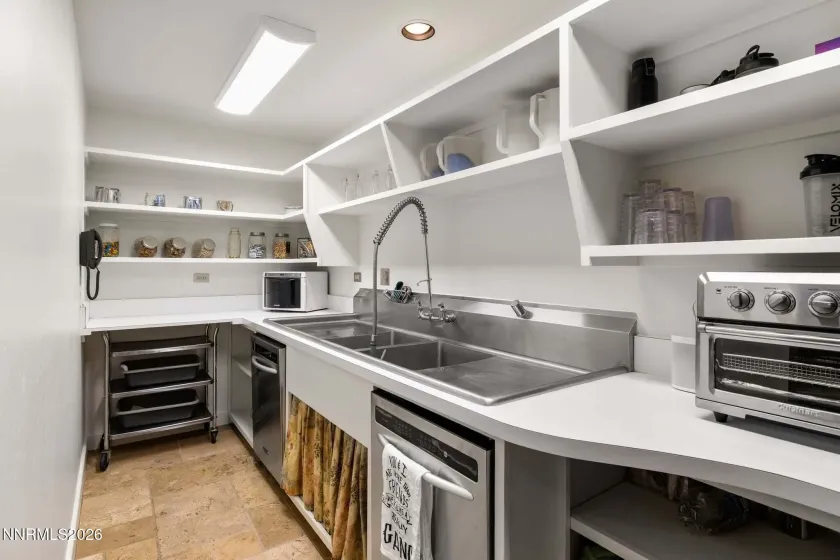 801 Dartmouth, Reno, Nevada 89509, 6 Bedrooms Bedrooms, ,7 BathroomsBathrooms,Residential,Residential,Dartmouth,0,260006761