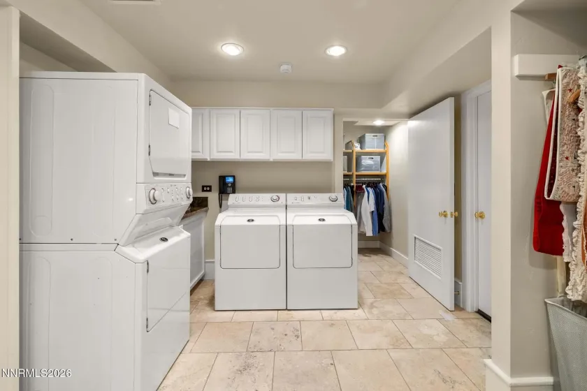 801 Dartmouth, Reno, Nevada 89509, 6 Bedrooms Bedrooms, ,7 BathroomsBathrooms,Residential,Residential,Dartmouth,0,260006761