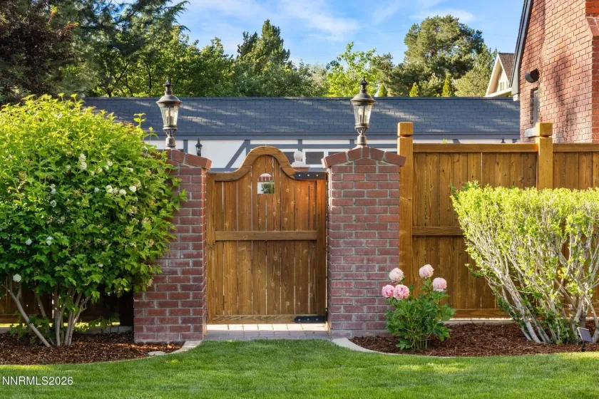 801 Dartmouth, Reno, Nevada 89509, 6 Bedrooms Bedrooms, ,7 BathroomsBathrooms,Residential,Residential,Dartmouth,0,260006761