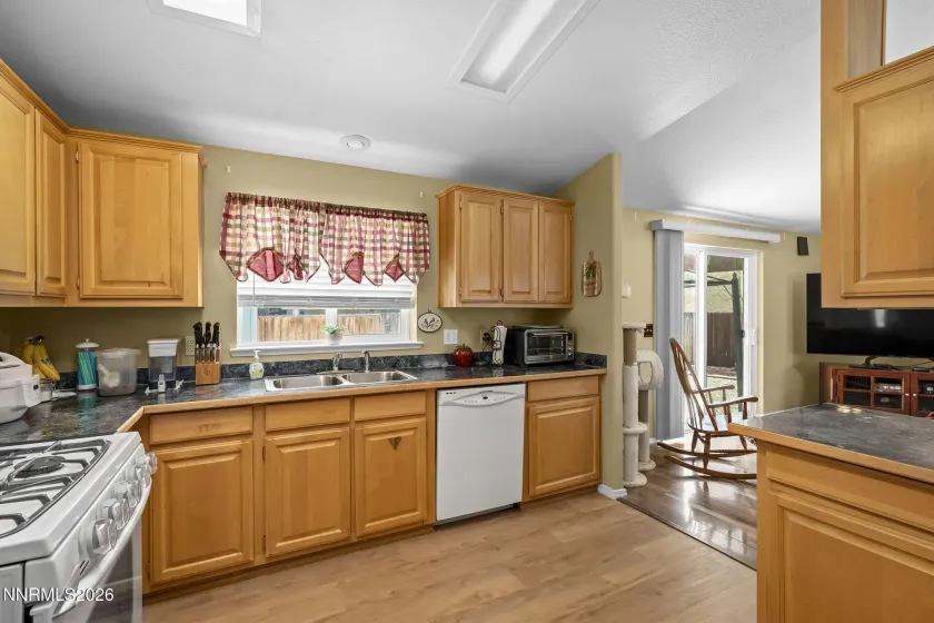 7651 Diamond Pointe, Reno, Nevada 89506, 3 Bedrooms Bedrooms, ,2 BathroomsBathrooms,Residential,Residential,Diamond Pointe,0,260007033