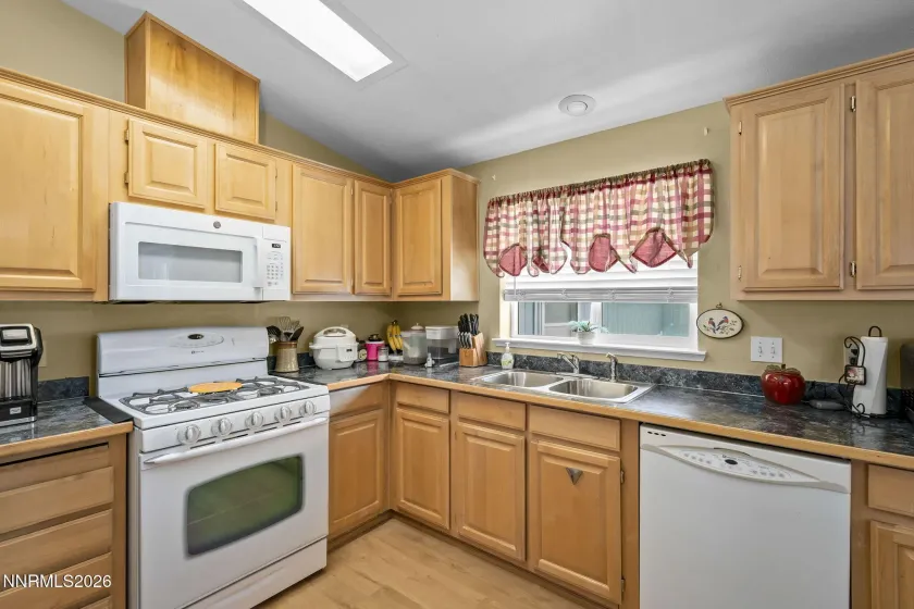 7651 Diamond Pointe, Reno, Nevada 89506, 3 Bedrooms Bedrooms, ,2 BathroomsBathrooms,Residential,Residential,Diamond Pointe,0,260007033