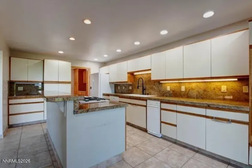 2640 Rockview, Reno, Nevada 89519, 3 Bedrooms Bedrooms, ,4 BathroomsBathrooms,Residential,Residential,Rockview,0,260007140