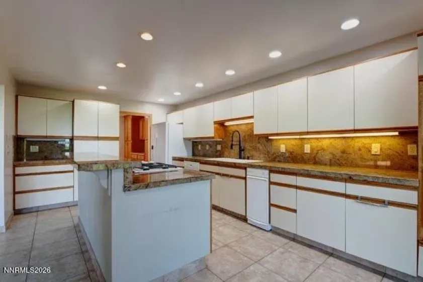 2640 Rockview, Reno, Nevada 89519, 3 Bedrooms Bedrooms, ,4 BathroomsBathrooms,Residential,Residential,Rockview,0,260007140