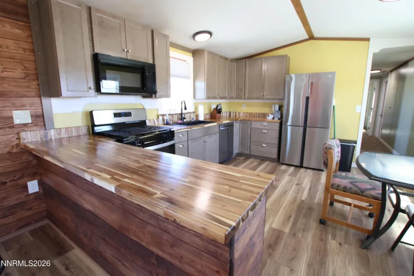 8 Falcon, Yerington, Nevada 89447, 2 Bedrooms Bedrooms, ,2 BathroomsBathrooms,Residential,Residential,Falcon,0,260007148