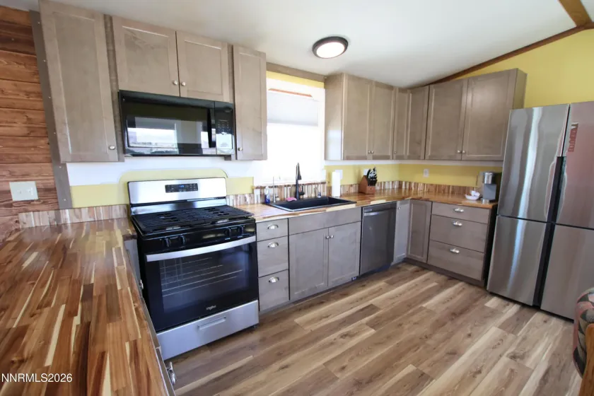 8 Falcon, Yerington, Nevada 89447, 2 Bedrooms Bedrooms, ,2 BathroomsBathrooms,Residential,Residential,Falcon,0,260007148