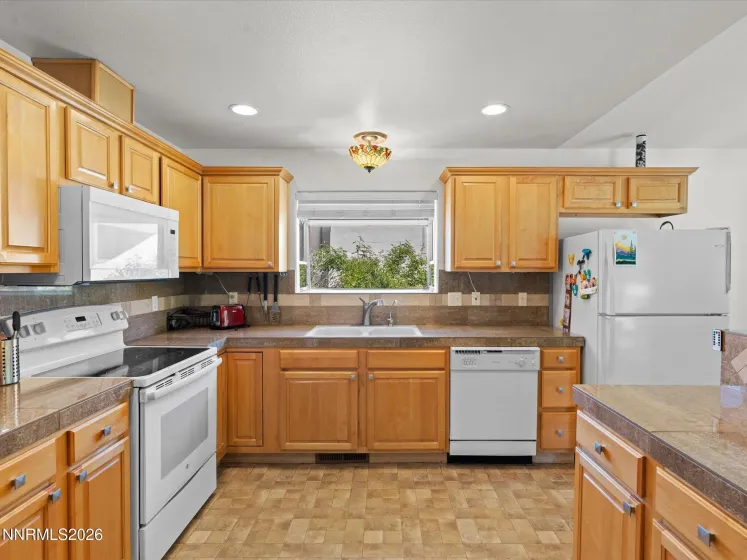 762 Divot, Fernley, Nevada 89408, 3 Bedrooms Bedrooms, ,2 BathroomsBathrooms,Residential,Residential,Divot,0,260007240