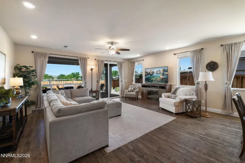 7239 Early Dawn, Sparks, Nevada 89436, 4 Bedrooms Bedrooms, ,2 BathroomsBathrooms,Residential,Residential,Early Dawn,0,260007268