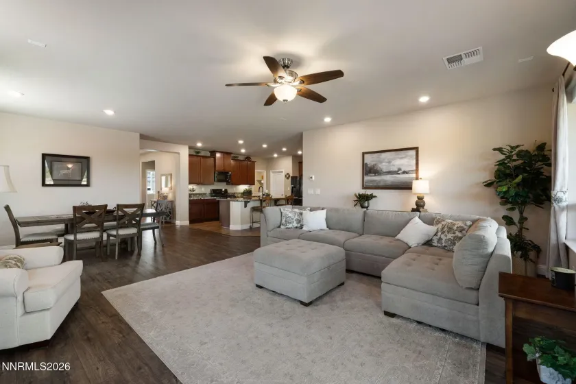7239 Early Dawn, Sparks, Nevada 89436, 4 Bedrooms Bedrooms, ,2 BathroomsBathrooms,Residential,Residential,Early Dawn,0,260007268