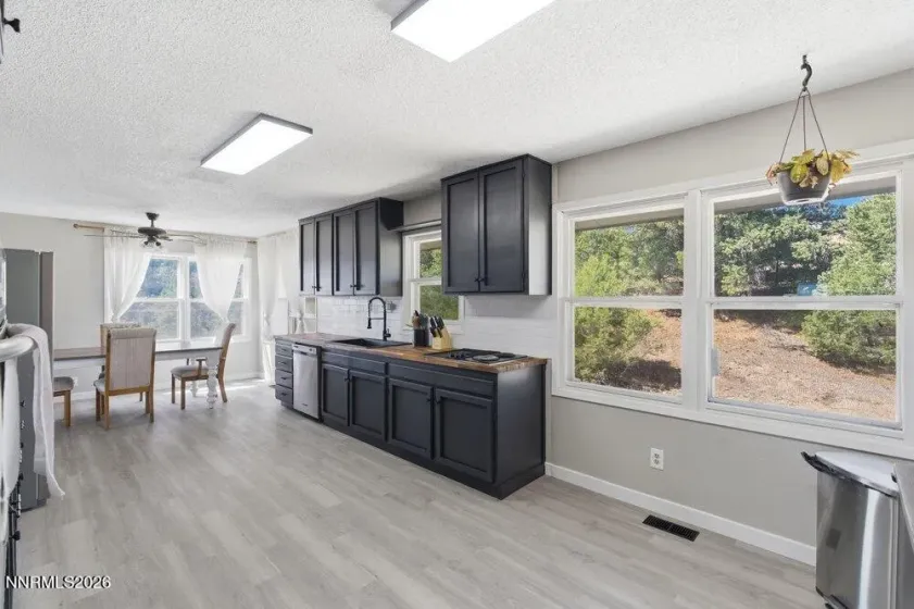 2255 Sutro, Reno, Nevada 89521, 4 Bedrooms Bedrooms, ,2 BathroomsBathrooms,Residential,Residential,Sutro,0,260007309