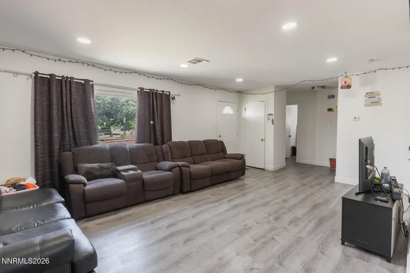 1401 Bresson, Reno, Nevada 89502, 3 Bedrooms Bedrooms, ,2 BathroomsBathrooms,Residential,Residential,Bresson,0,260007360