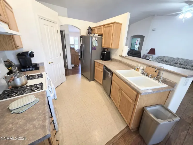 652 Jennys, Fernley, Nevada 89408, 4 Bedrooms Bedrooms, ,3 BathroomsBathrooms,Residential,Residential,Jennys,0,260007367