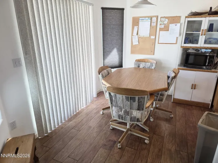 652 Jennys, Fernley, Nevada 89408, 4 Bedrooms Bedrooms, ,3 BathroomsBathrooms,Residential,Residential,Jennys,0,260007367