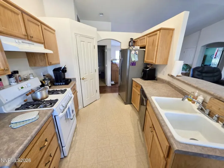 652 Jennys, Fernley, Nevada 89408, 4 Bedrooms Bedrooms, ,3 BathroomsBathrooms,Residential,Residential,Jennys,0,260007367