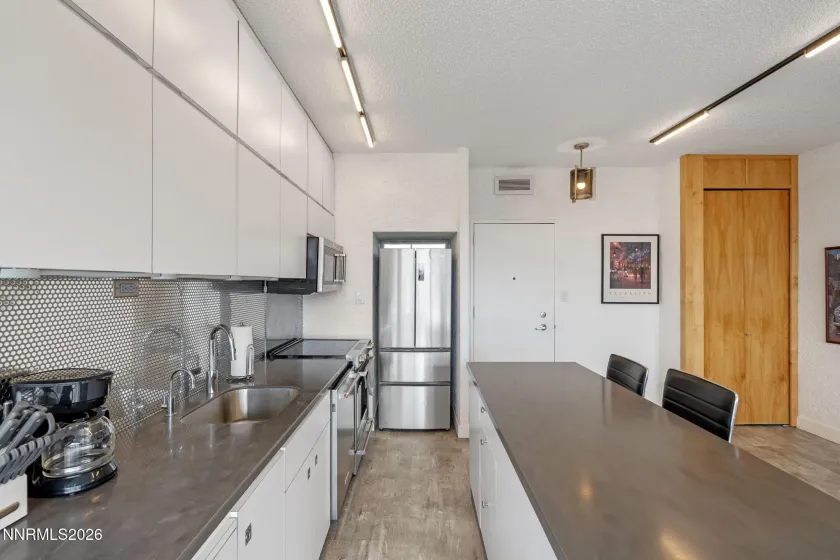 100 Arlington, Reno, Nevada 89501, 1 Bedroom Bedrooms, ,1 BathroomBathrooms,Residential,Residential,Arlington,0,260007414