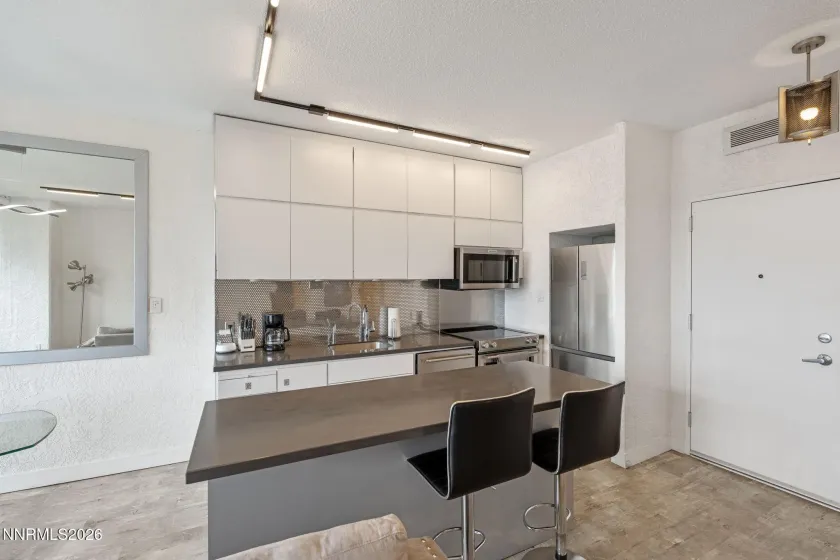 100 Arlington, Reno, Nevada 89501, 1 Bedroom Bedrooms, ,1 BathroomBathrooms,Residential,Residential,Arlington,0,260007414
