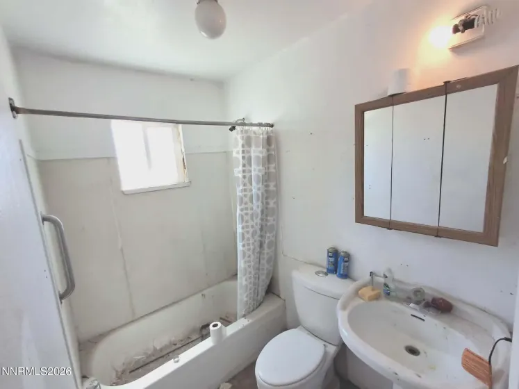 747 D, Hawthorne, Nevada 89415, 4 Bedrooms Bedrooms, ,2 BathroomsBathrooms,Residential Income,Residential,D,0,260007453