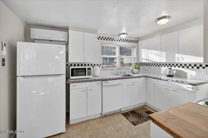 611 Nixon, Reno, Nevada 89509, 4 Bedrooms Bedrooms, ,2 BathroomsBathrooms,Residential,Residential,Nixon,0,260007480