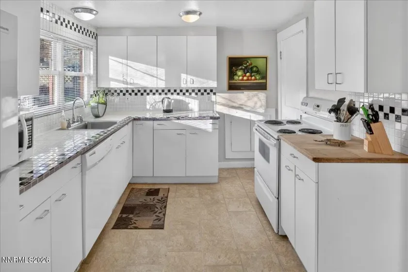 611 Nixon, Reno, Nevada 89509, 4 Bedrooms Bedrooms, ,2 BathroomsBathrooms,Residential,Residential,Nixon,0,260007480