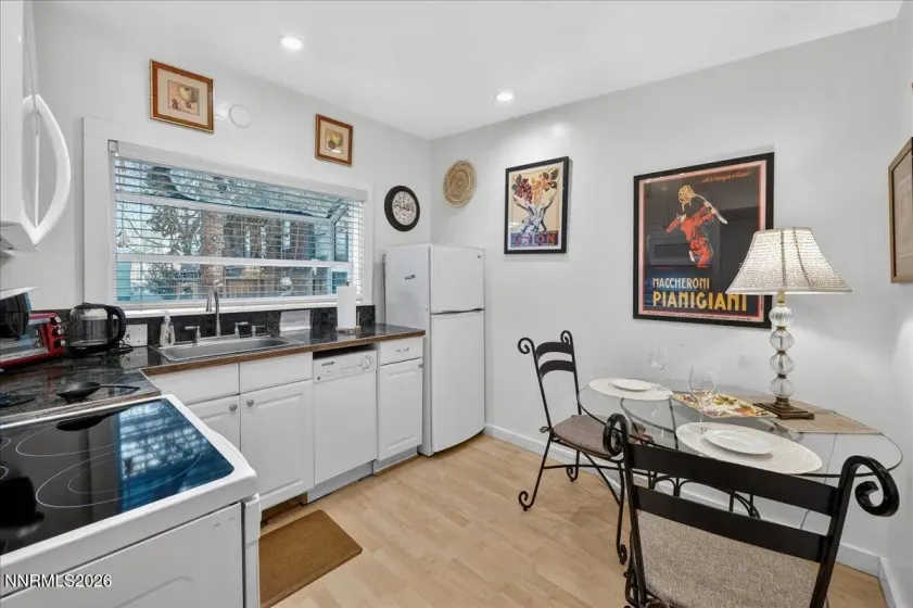 611 Nixon, Reno, Nevada 89509, 4 Bedrooms Bedrooms, ,2 BathroomsBathrooms,Residential,Residential,Nixon,0,260007480