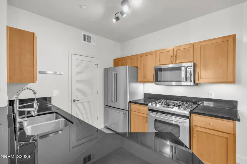 1450 Idlewild, Reno, Nevada 89509, 2 Bedrooms Bedrooms, ,2 BathroomsBathrooms,Residential,Residential,Idlewild,0,260007463
