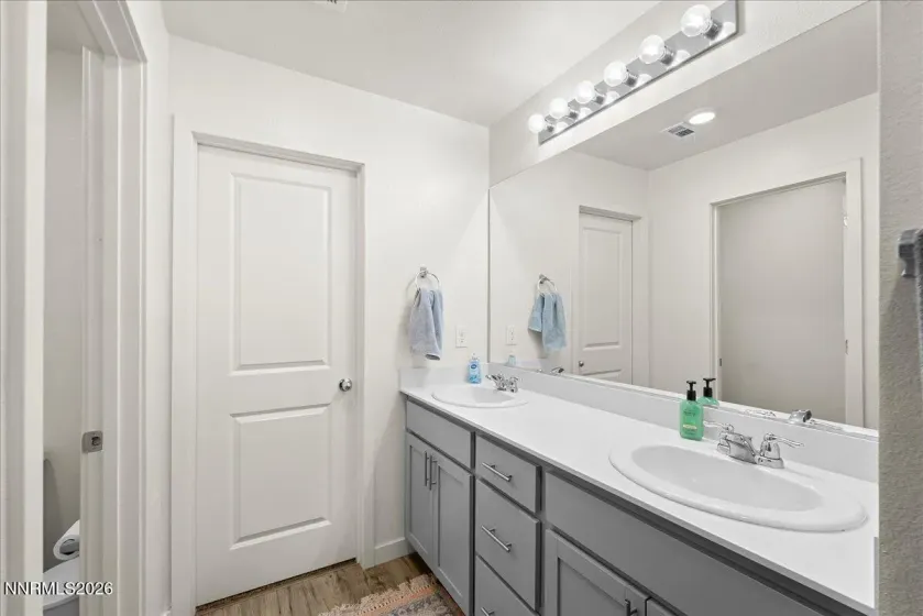 1570 Granary Park, Sparks, Nevada 89436, 4 Bedrooms Bedrooms, ,3 BathroomsBathrooms,Residential,Residential,Granary Park,0,260007500