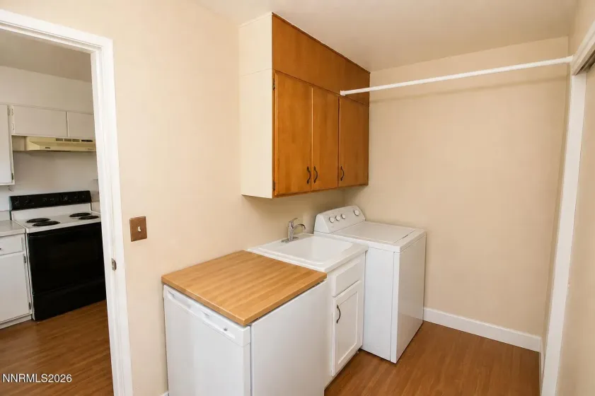 212 Long, Carson City, Nevada 89706, 6 Bedrooms Bedrooms, ,3 BathroomsBathrooms,Residential Income,Residential,Long,0,260007682