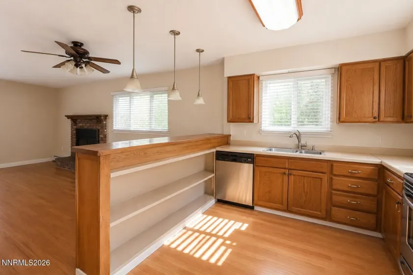 212 Long, Carson City, Nevada 89706, 6 Bedrooms Bedrooms, ,3 BathroomsBathrooms,Residential Income,Residential,Long,0,260007682