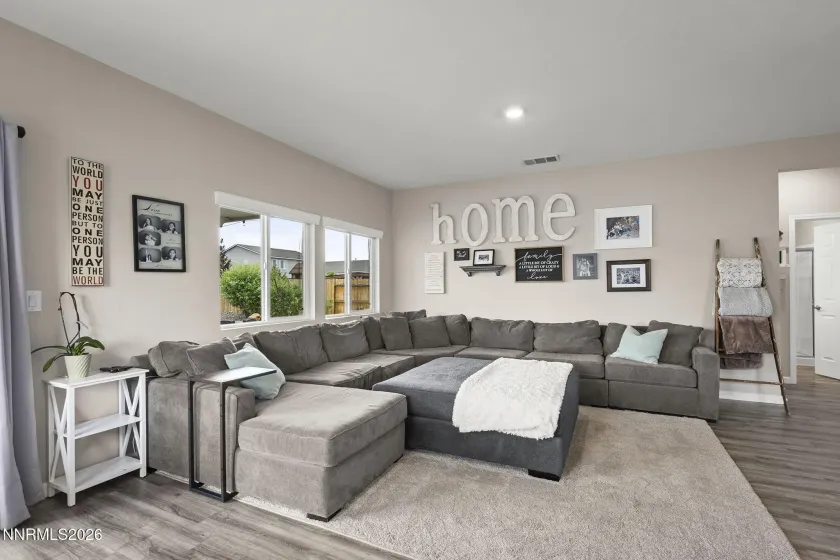 6419 Field Eagle, Sparks, Nevada 89436, 5 Bedrooms Bedrooms, ,3 BathroomsBathrooms,Residential,Residential,Field Eagle,0,260007745
