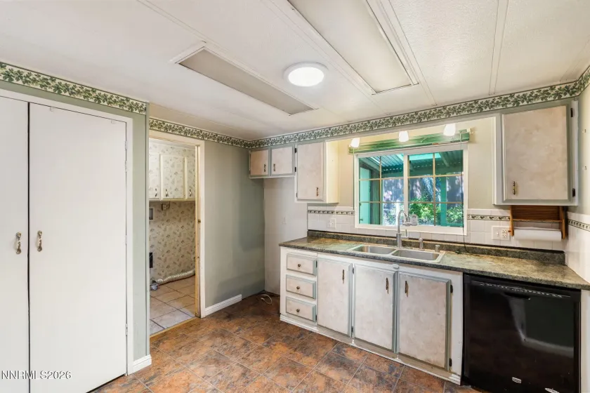 150 Chlorite, Reno, Nevada 89521, 4 Bedrooms Bedrooms, ,2 BathroomsBathrooms,Residential,Residential,Chlorite,0,260007748