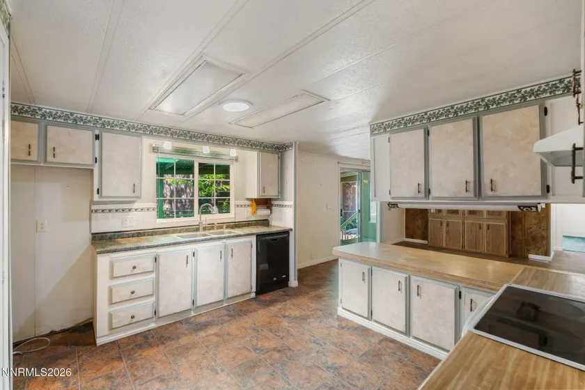 150 Chlorite, Reno, Nevada 89521, 4 Bedrooms Bedrooms, ,2 BathroomsBathrooms,Residential,Residential,Chlorite,0,260007748