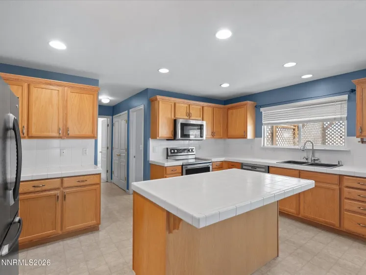 1358 White Bluffs, Fernley, Nevada 89408, 4 Bedrooms Bedrooms, ,3 BathroomsBathrooms,Residential,Residential,White Bluffs,0,260007751
