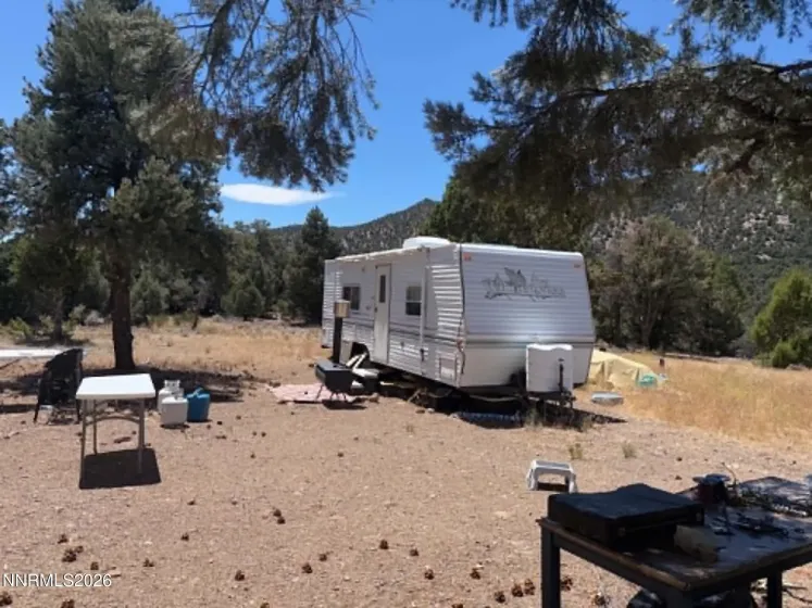 Travel trailer stays