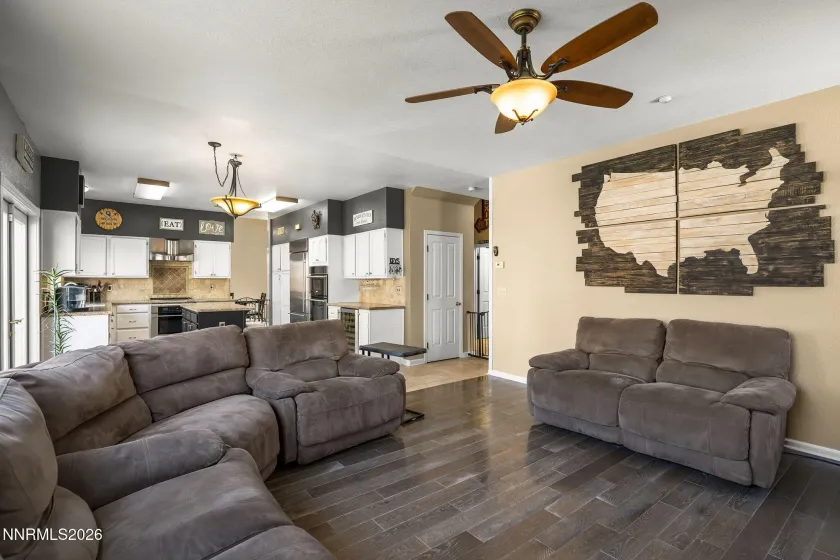 1720 Crestside, Sparks, Nevada 89436, 5 Bedrooms Bedrooms, ,3 BathroomsBathrooms,Residential,Residential,Crestside,0,260007799