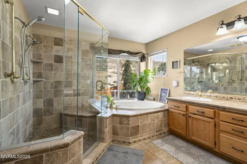 1720 Crestside, Sparks, Nevada 89436, 5 Bedrooms Bedrooms, ,3 BathroomsBathrooms,Residential,Residential,Crestside,0,260007799