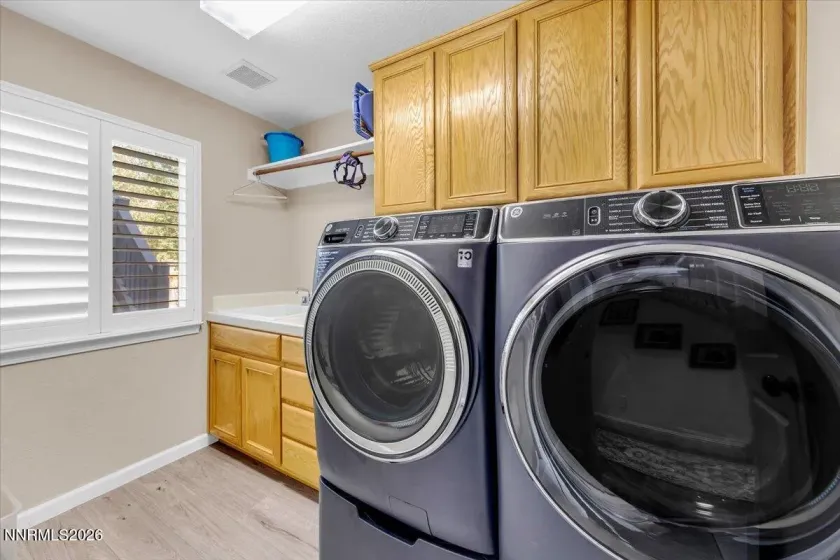 7452 Adelaide, Sparks, Nevada 89436, 4 Bedrooms Bedrooms, ,3 BathroomsBathrooms,Residential,Residential,Adelaide,0,260007804