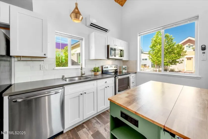 885 Ryland, Reno, Nevada 89502, 2 Bedrooms Bedrooms, ,1 BathroomBathrooms,Residential,Residential,Ryland,0,260007805
