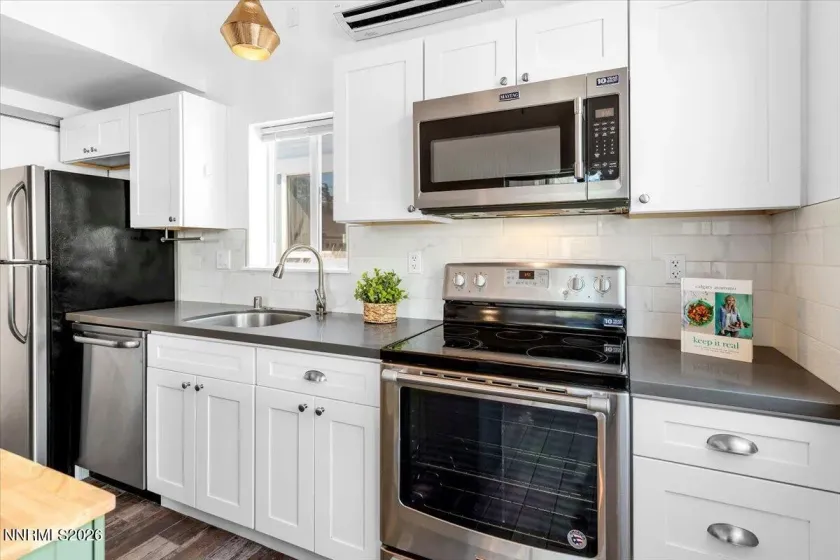 885 Ryland, Reno, Nevada 89502, 2 Bedrooms Bedrooms, ,1 BathroomBathrooms,Residential,Residential,Ryland,0,260007805