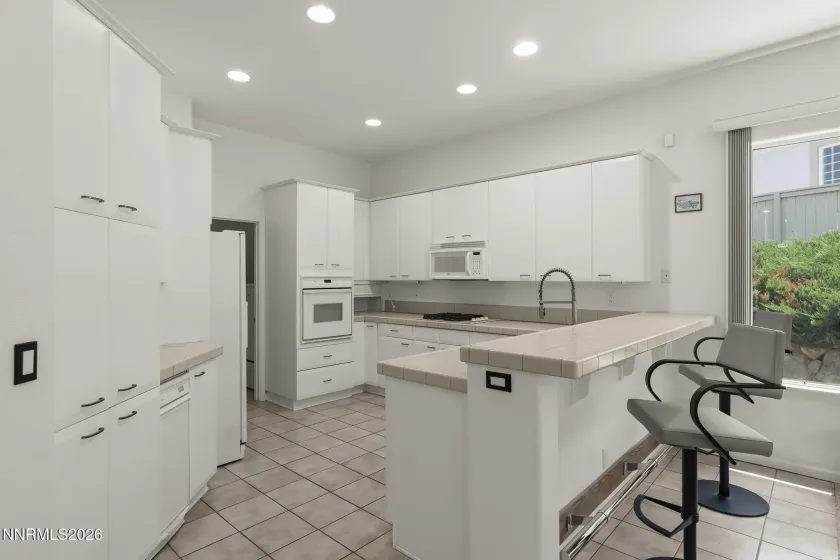 1705 Hunter Creek, Reno, Nevada 89519, 2 Bedrooms Bedrooms, ,3 BathroomsBathrooms,Residential,Residential,Hunter Creek,0,260007827